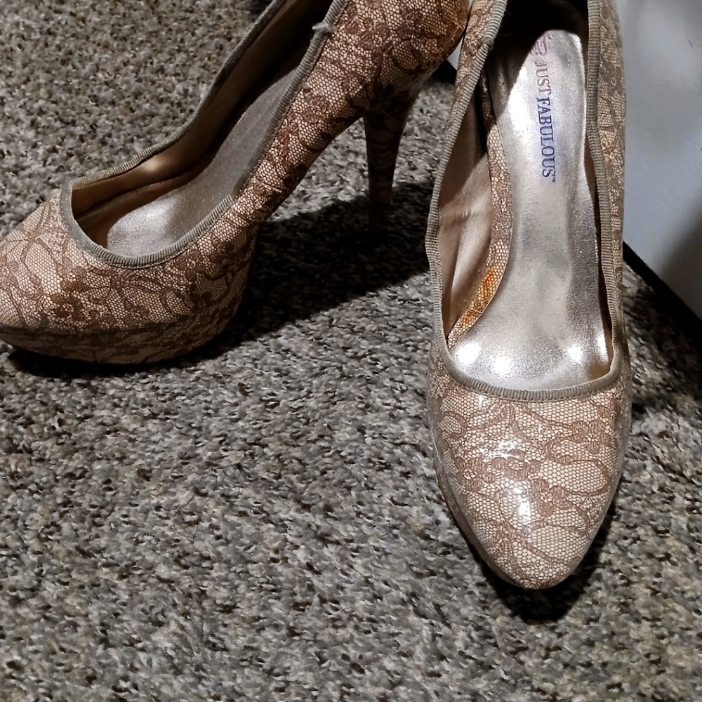 Size 10 Pumps